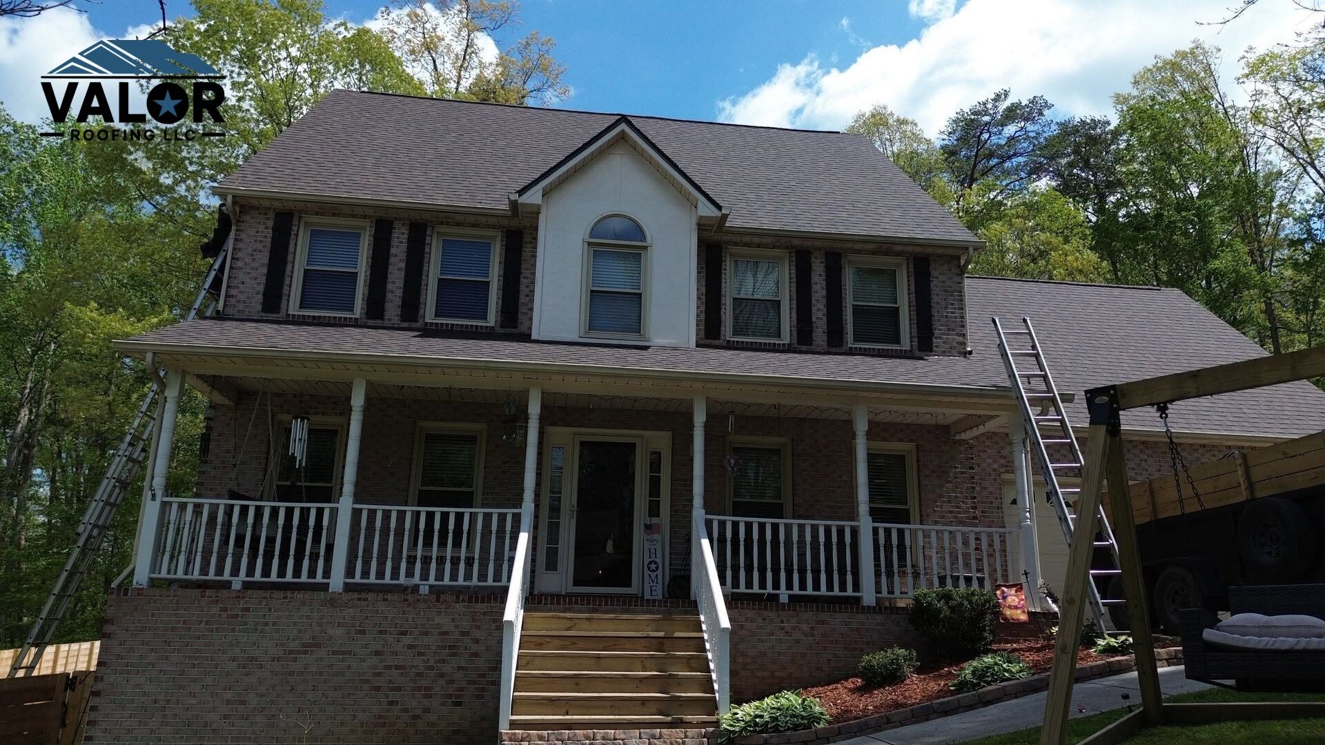 New architectural shingle roof by Valor Roofing in Oak Ridge, TN